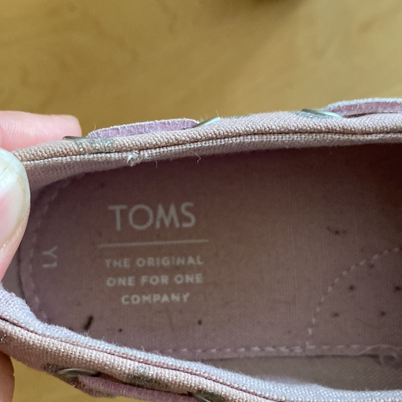 TOMS slip on shoes size Y1 - Picture 4 of 4
